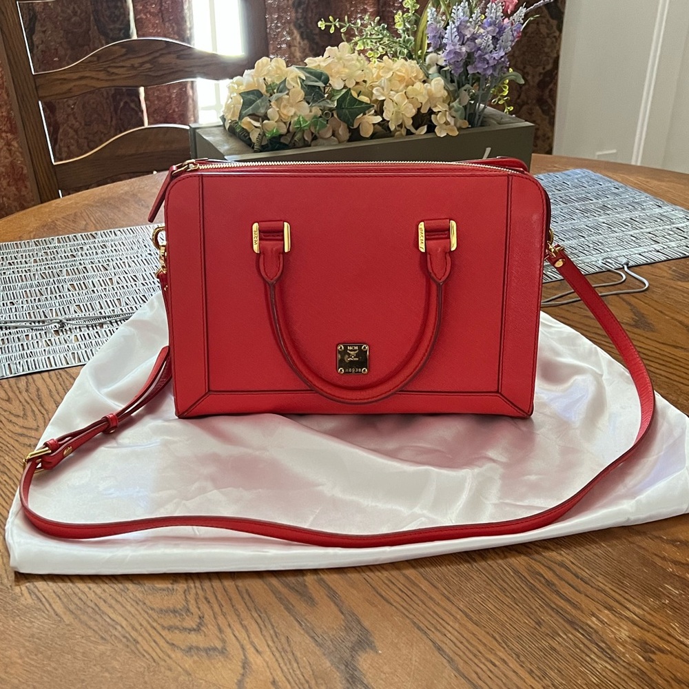 MCM EUC Purse with original detachable cross body strap and card.